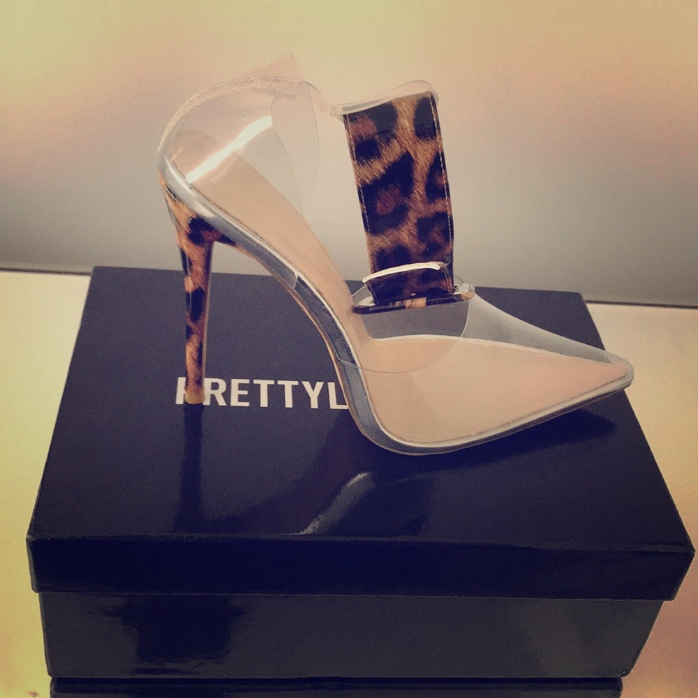 Leopard Cuff Clear Pump